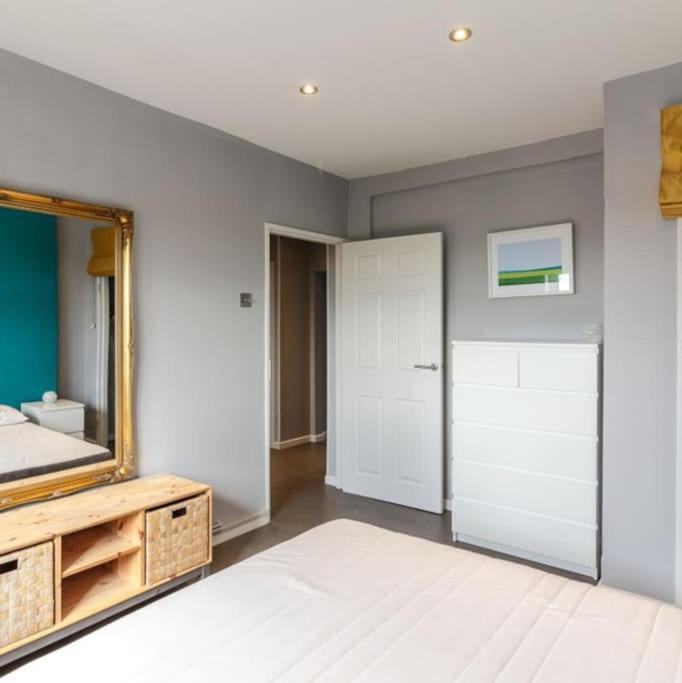 Top Floor 1 Bedroom Apartment With Views Over London Kültér fotó