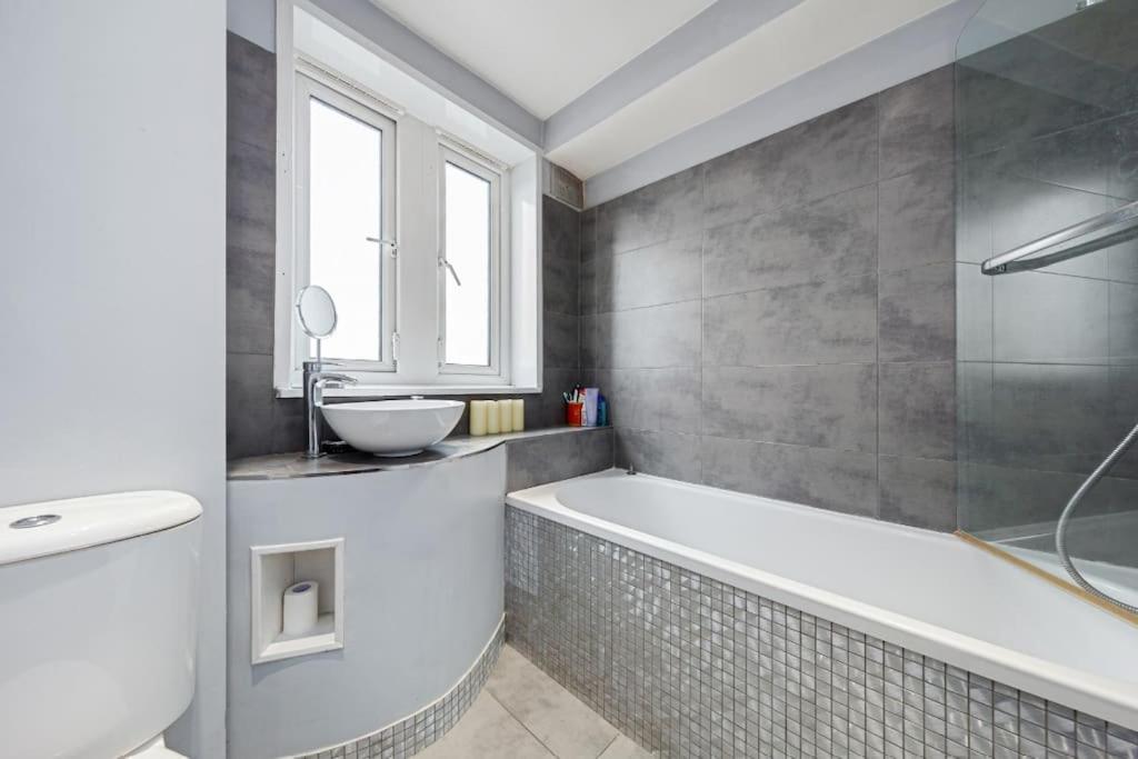 Top Floor 1 Bedroom Apartment With Views Over London Kültér fotó